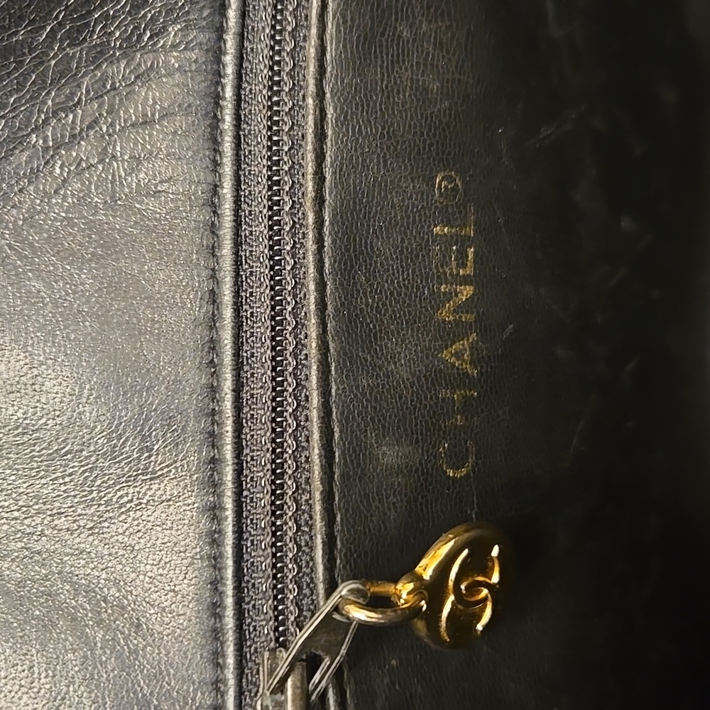 CHANEL Vintage Black Leather Quilted Shoulder Bag With Wallet - Picture 12 of 17